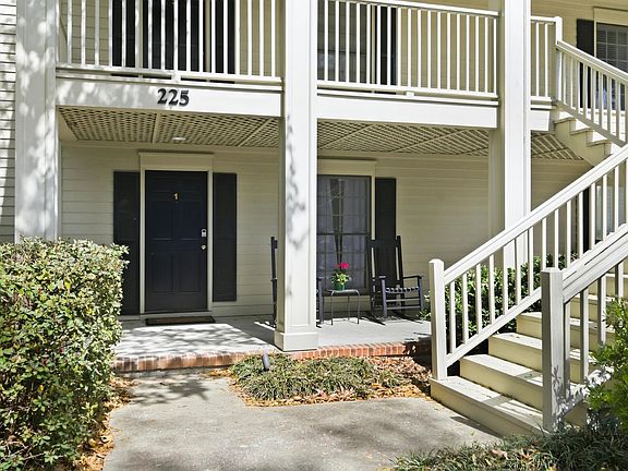 4th image of 225 Tanglewood Dr. #1