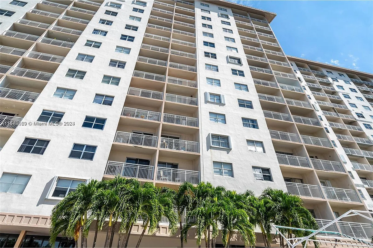 Building Photo - 400 Kings Point Dr #1031