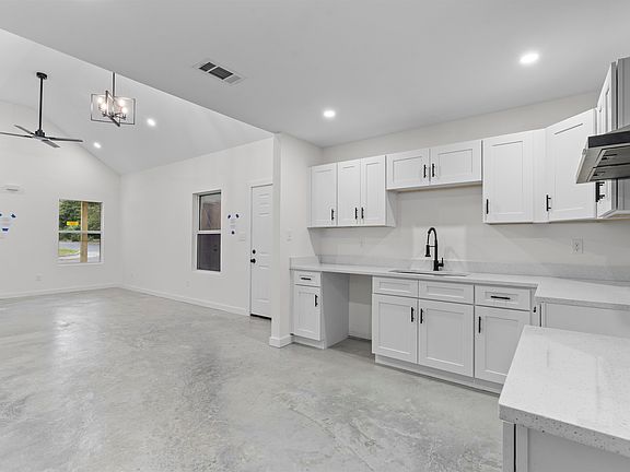 5th image of 3215 Lyndale Ave