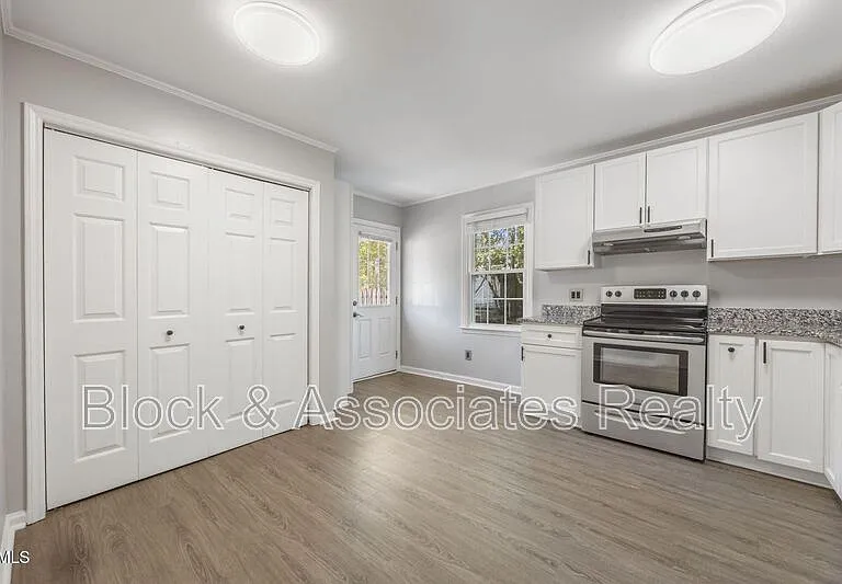 427 W Park St — Photo 3