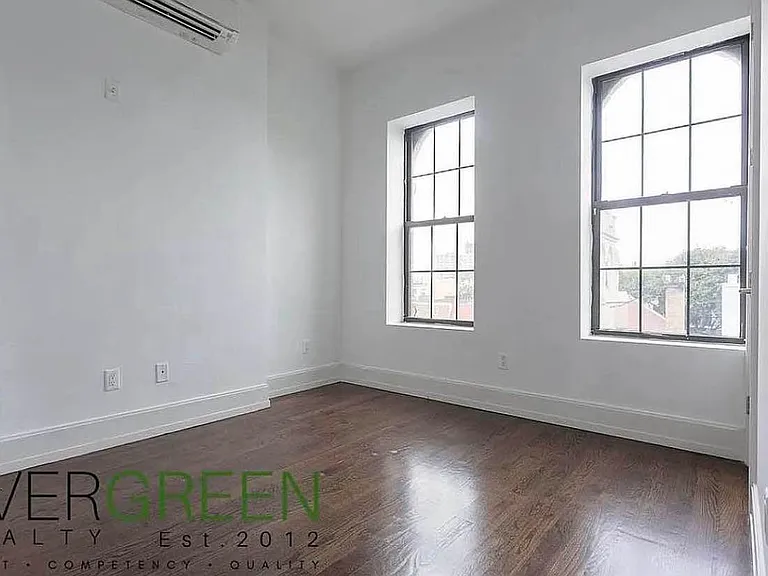 26 Covert St #2F — Photo 8