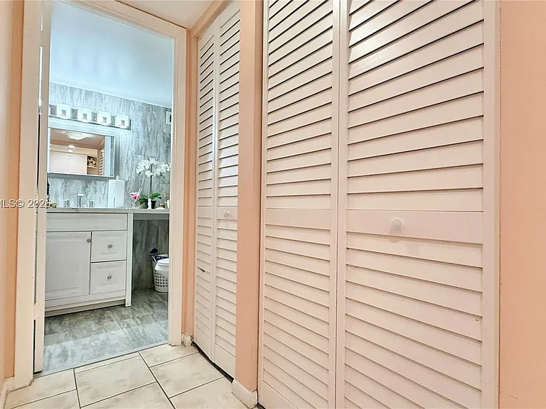 1830 Dixianna St #603 — Photo 9