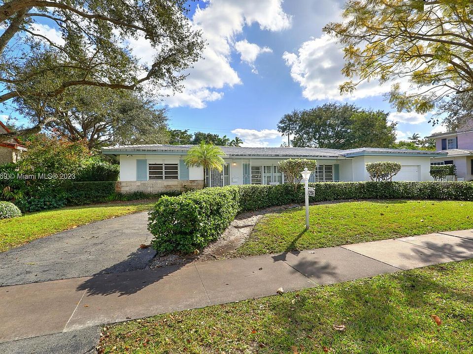 Coral Gables...the  finest location of Miami. Overlooking the Granada Golf Course.
