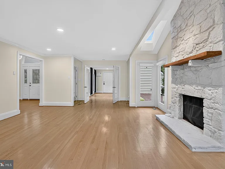 5402 Ashcomb Ct — Photo 16