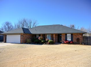 1725 Whispering Creek Ct, Edmond, OK 73013