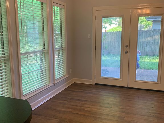 Dining with park view