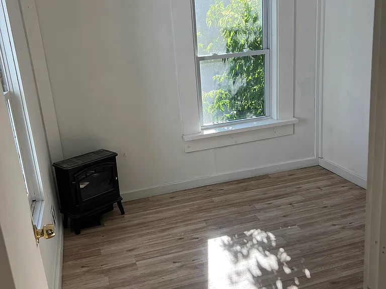 28 Middle St #A — Photo 11