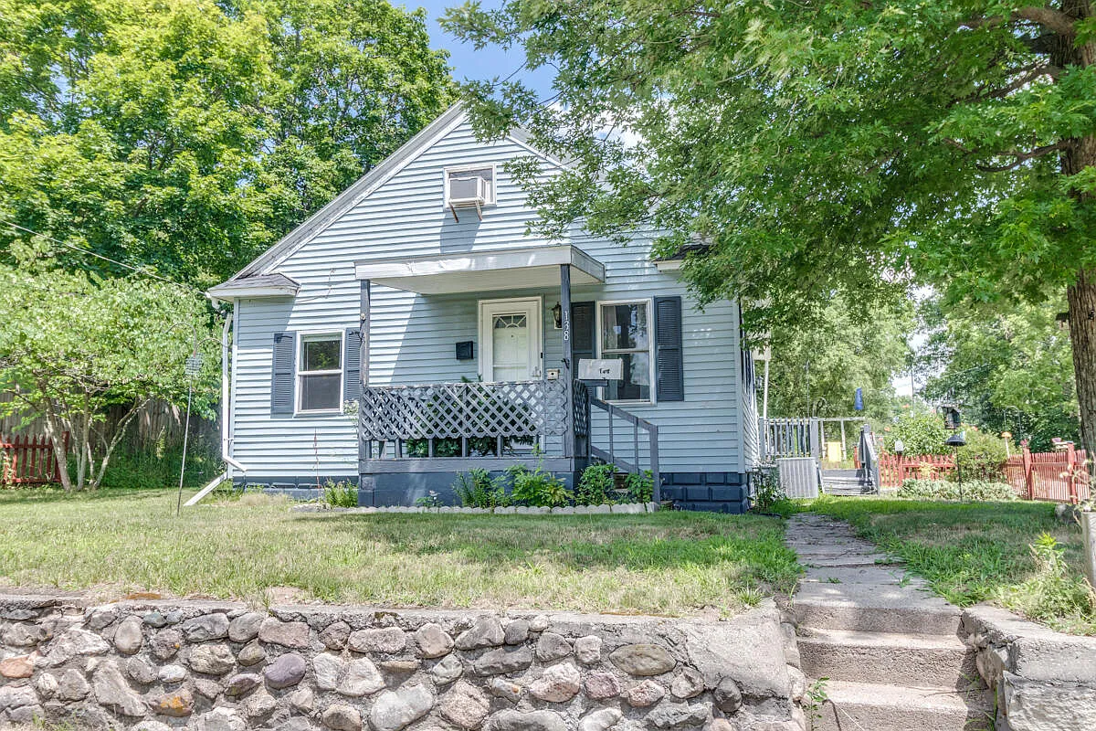 138 Dunning Ave photo 1