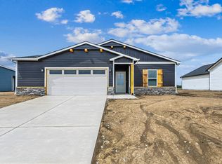 1607 N Emerald Valley Dr, Mulvane, KS 67110