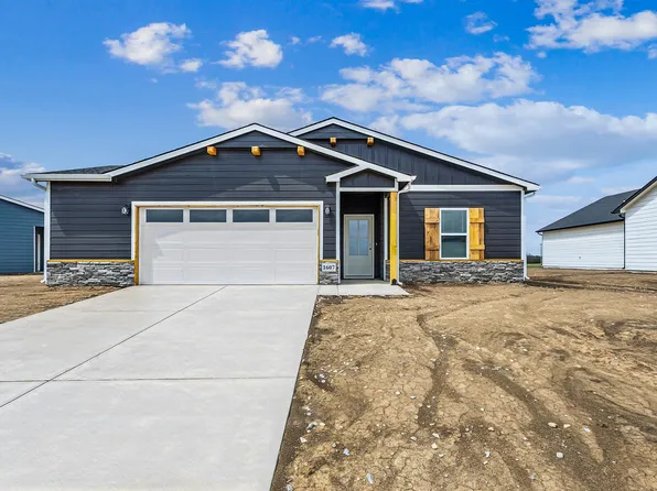 1607 N Emerald Valley Dr, Mulvane, KS 67110