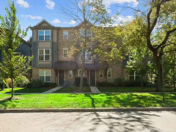 601 Broadway St #601, Libertyville, IL 60048