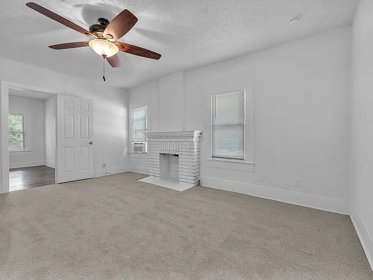 402 Ada St #1 — Photo 10