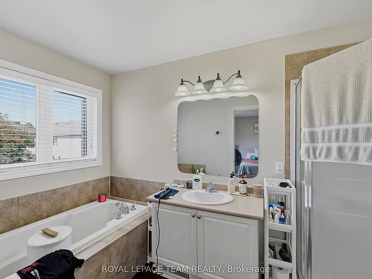 216 Horseshoe Cres — Photo 40