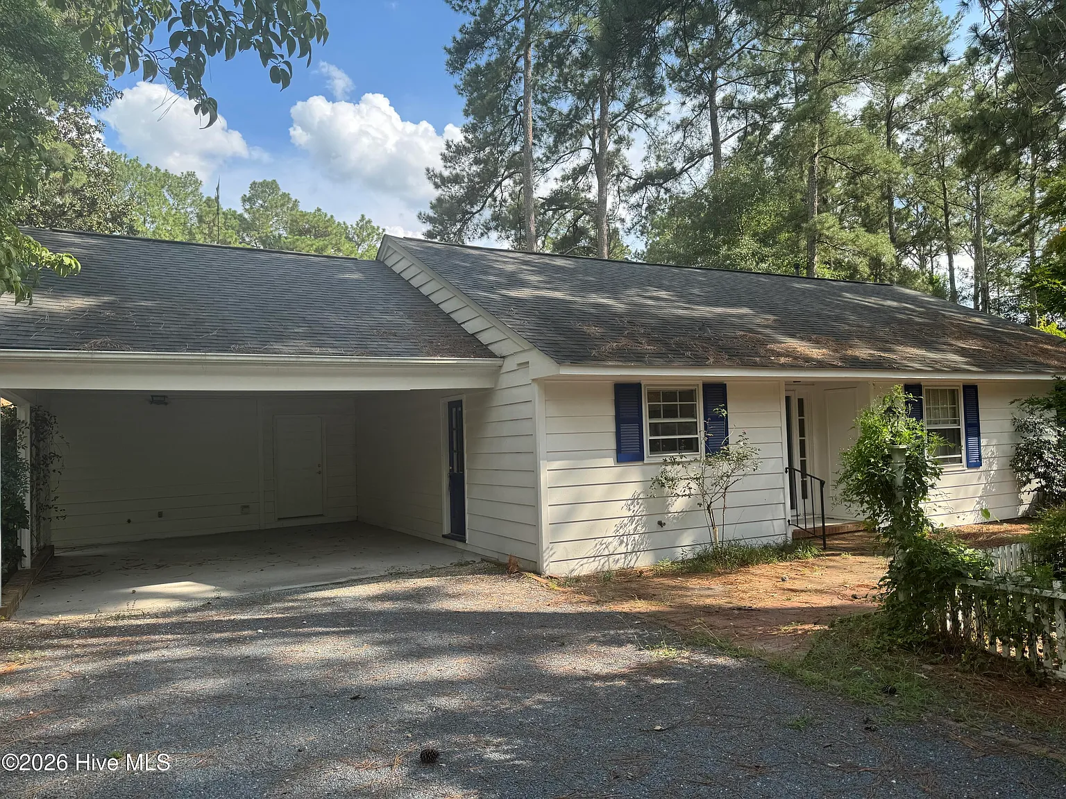 3 bed, 2.0 bath, 2139 sqft, $2,400 — Photo 1