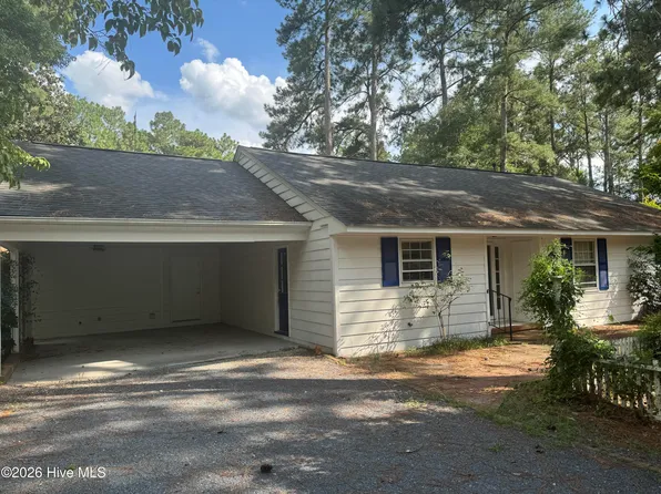 165 Duffers Ln, Southern Pines, NC 28387