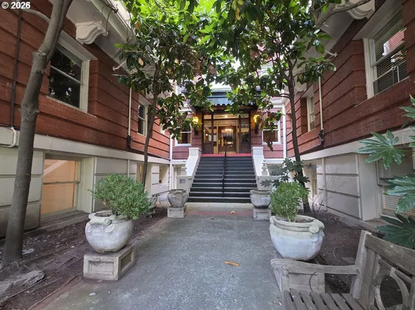 2083 NW Johnson St APT 63, Portland, OR 97209