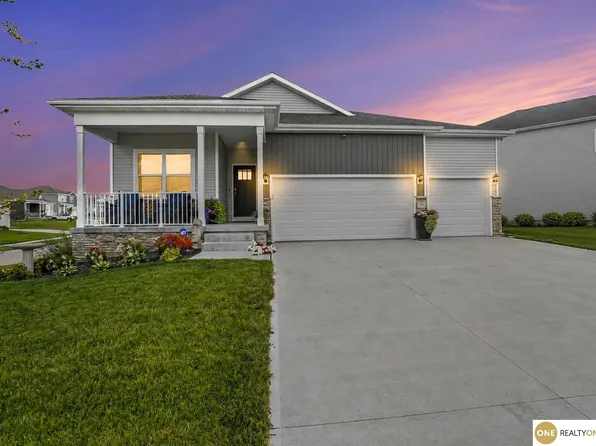 17511 Virginia St, Omaha, NE 68136