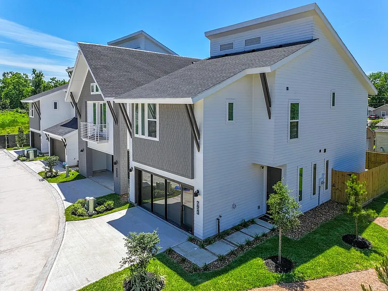 7613 Victory Reserve St — Photo 40