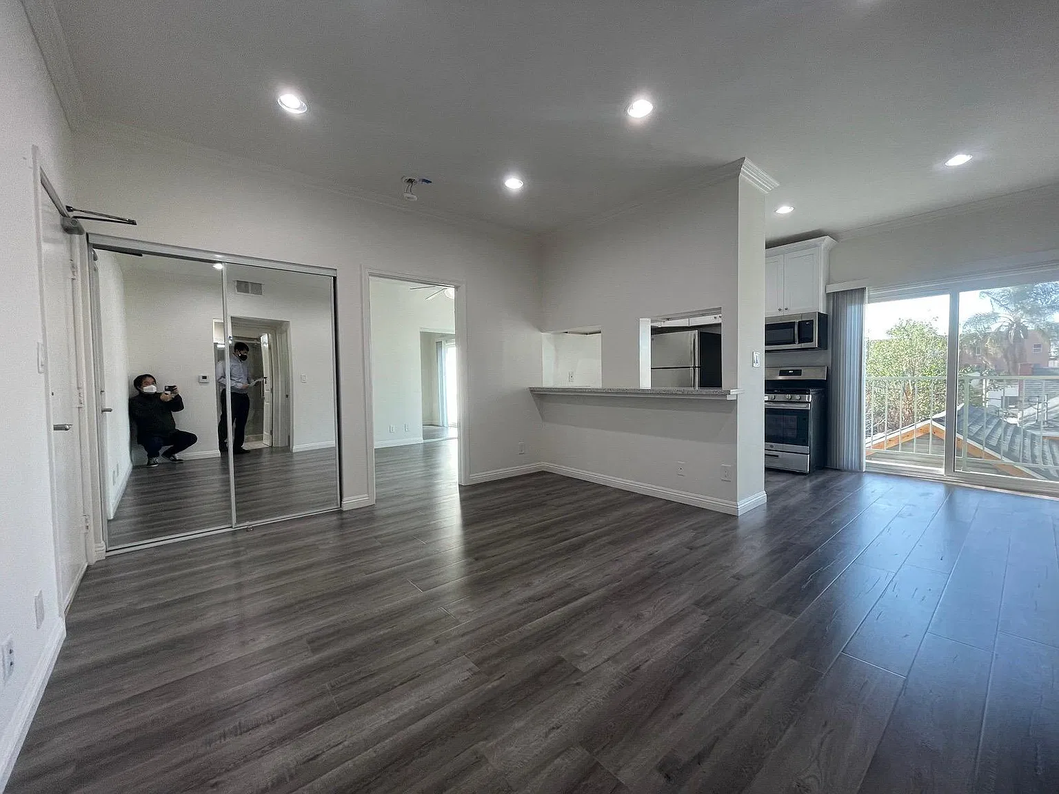 2 bed, 940 sqft, $2,600 — Photo 2
