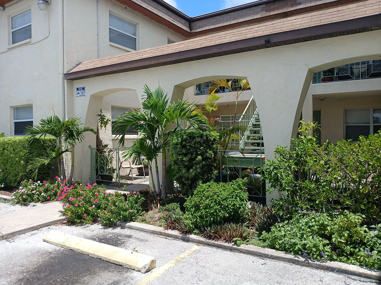 2 bed, 700 sqft, $1,550 — Photo 1