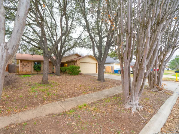 8922 THATCH DR, San Antonio, TX 78240