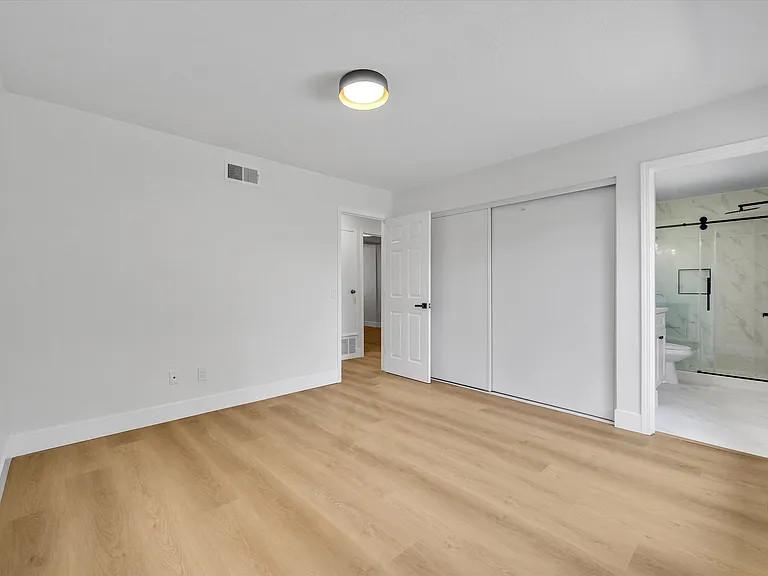 1052 W Quince St — Photo 4