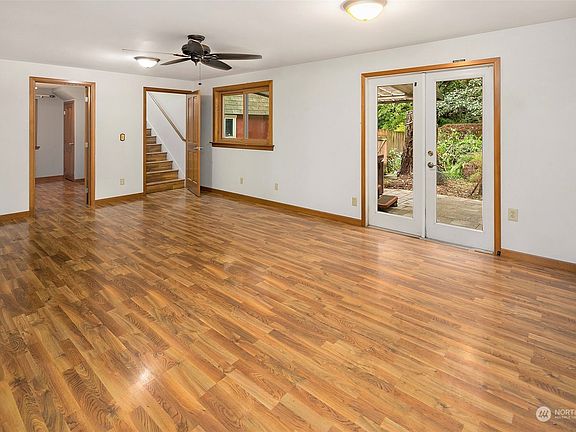 4th image of 6055 212th Avenue NE