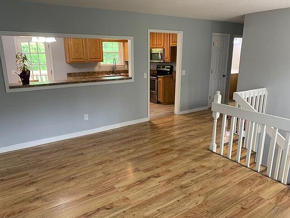 3rd image of 34 Marion Dr