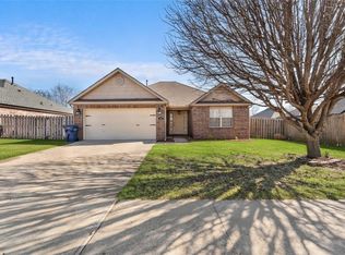 2003 N Lexington St, Siloam Springs, AR 72761