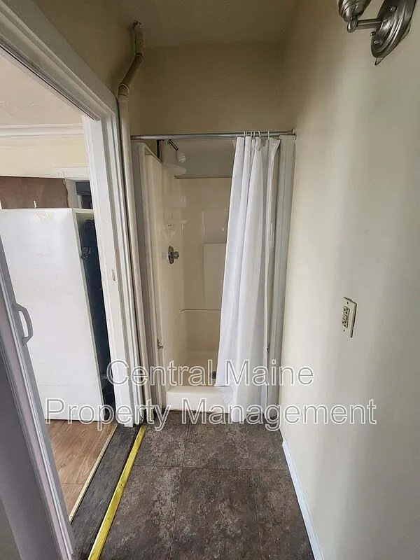 Studio, 1.0 bath, 250 sqft, $850 — Photo 2
