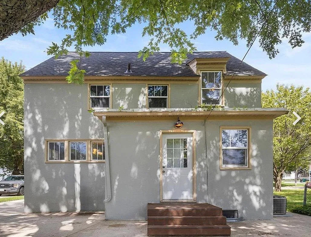 4 bed, 1.5 bath, 1300 sqft, $1,950 — Photo 2