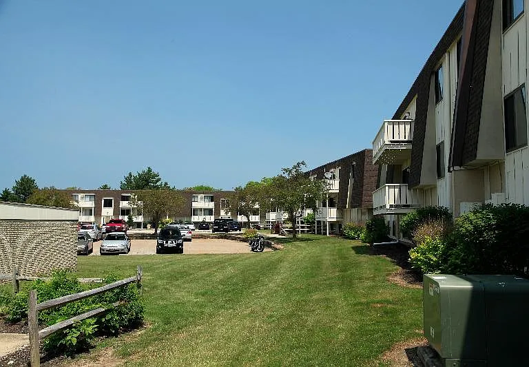 Oak Hills West Apartments — Photo 7