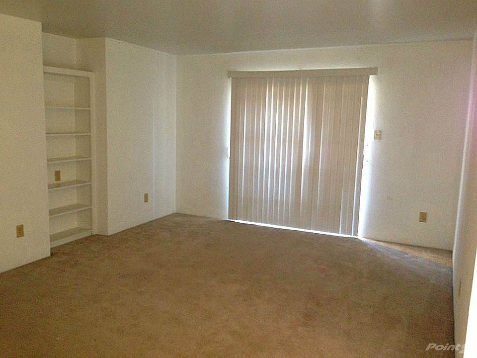 12905 Woodforest Living Room