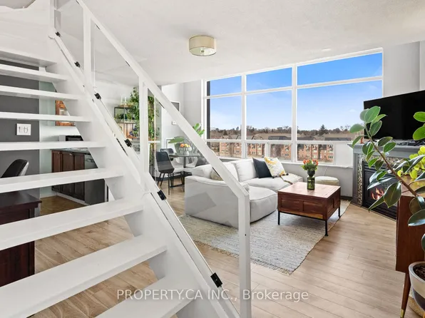 200 Manitoba St #421, Toronto, ON M8Y 3Y9