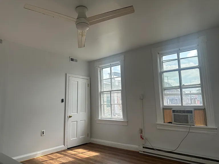 2621 Eastern Ave #1R — Photo 3