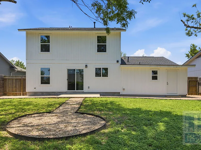 3610 Alexandria Dr — Photo 25