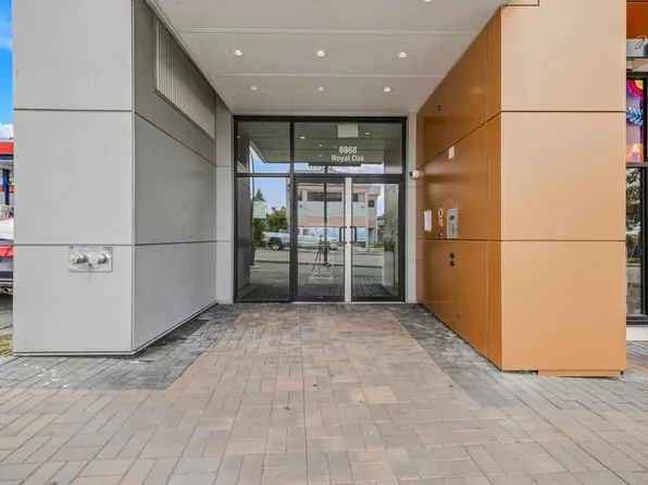6968 Royal Oak Ave #211, Burnaby, BC V5J
