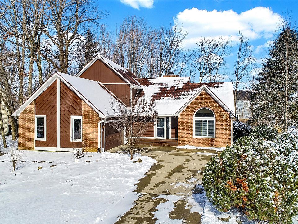1st image of 210 Poplar Dr