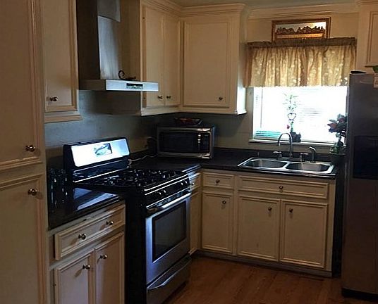 2nd image of 14333 Hillsboro St