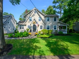 17 Chetwood Ter, Fanwood, NJ 07023