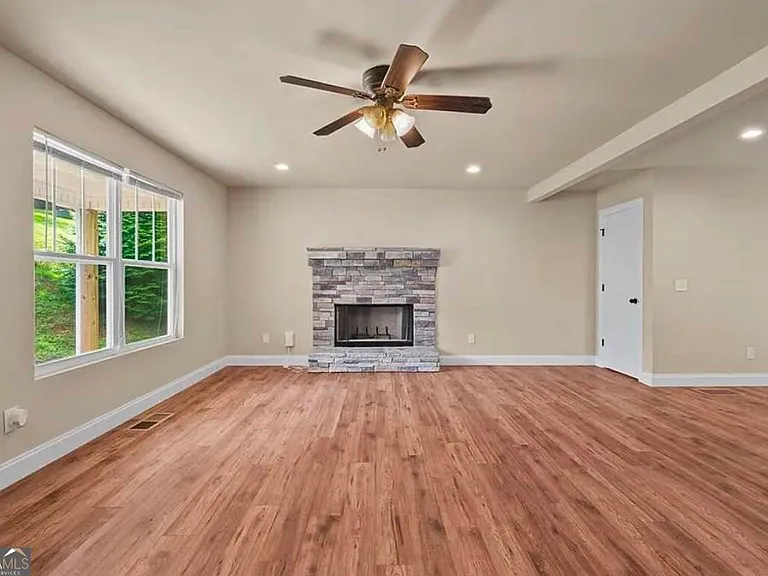 154 Brooks Dr — Photo 6