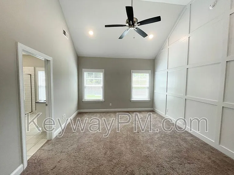 410 Longford St — Photo 13