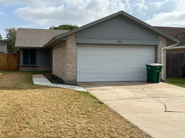 104 Largo Ct, Victoria, TX 77901