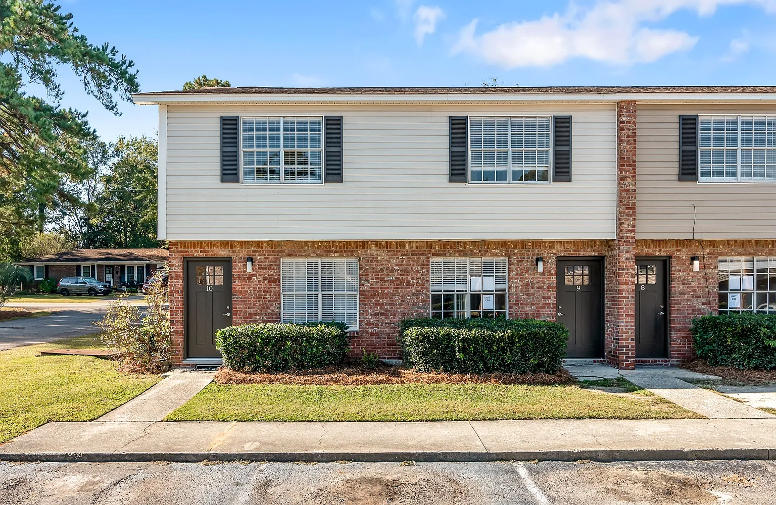 Summerville Apartments — Photo 2