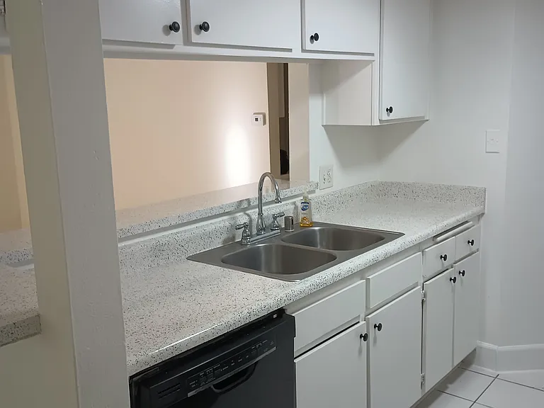 218 W Vermont Ave #7 — Photo 6
