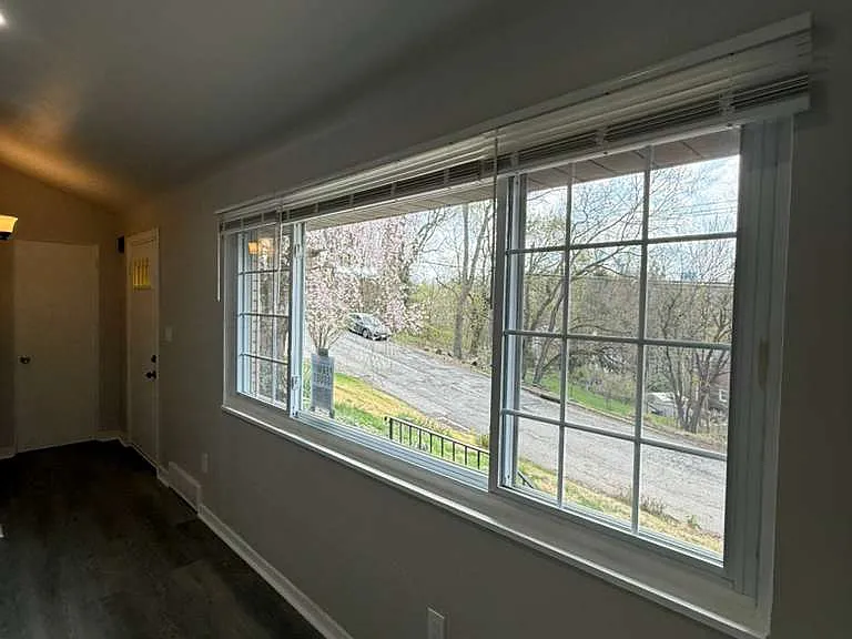 424 Collins Dr — Photo 3