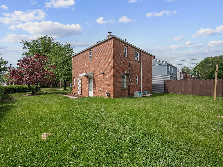 21001 Priday Ave — Photo 27