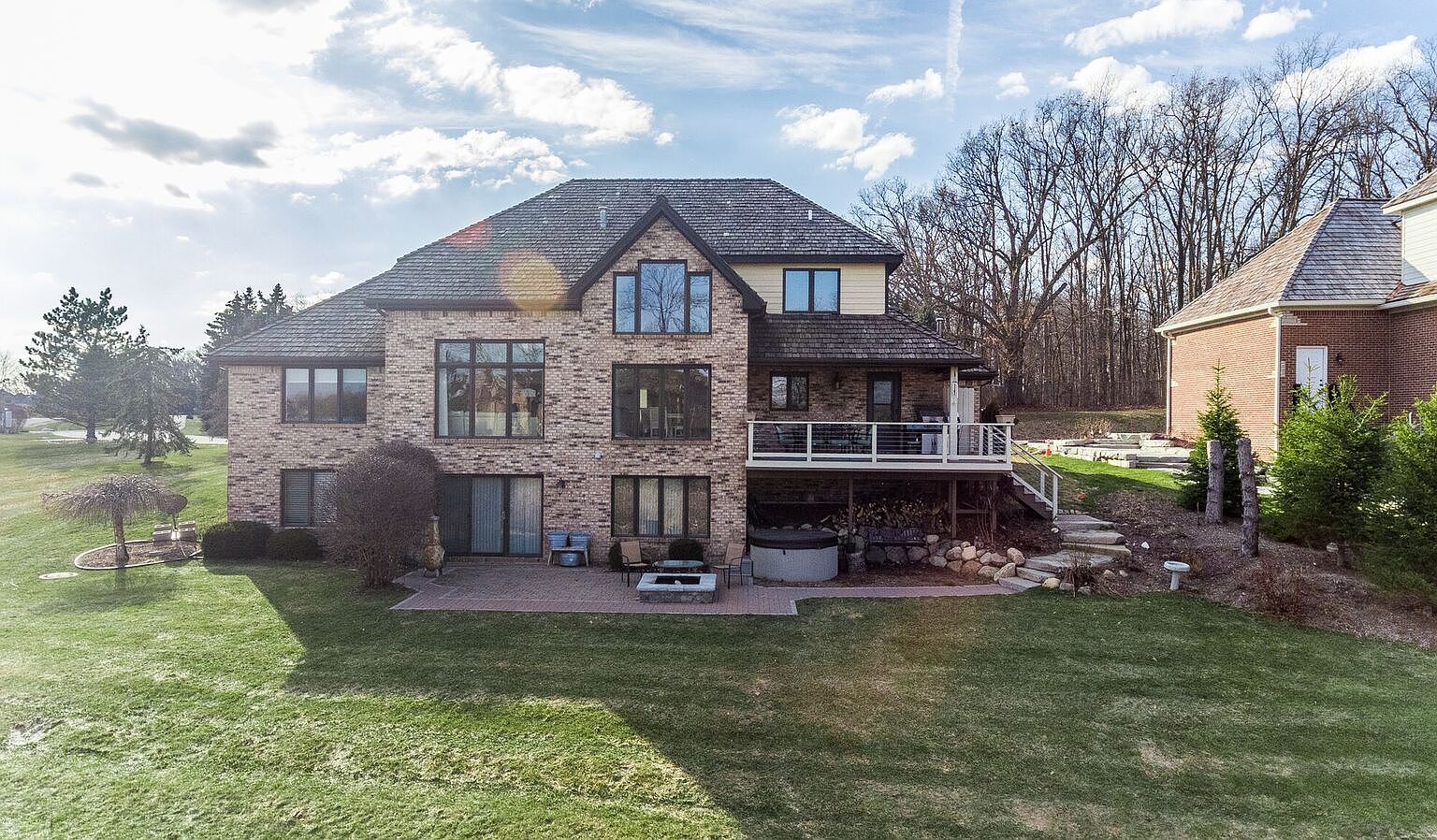60 Chateaux Du Lac, Fenton, MI 48430 Zillow