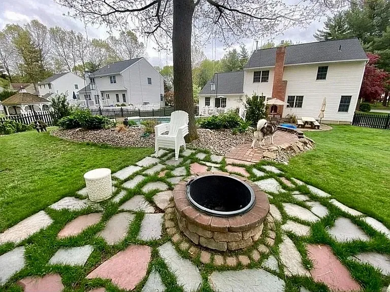 56 Orchardview Dr — Photo 3