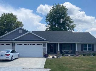 3908 Circle Dr, Auburn, IL 62615